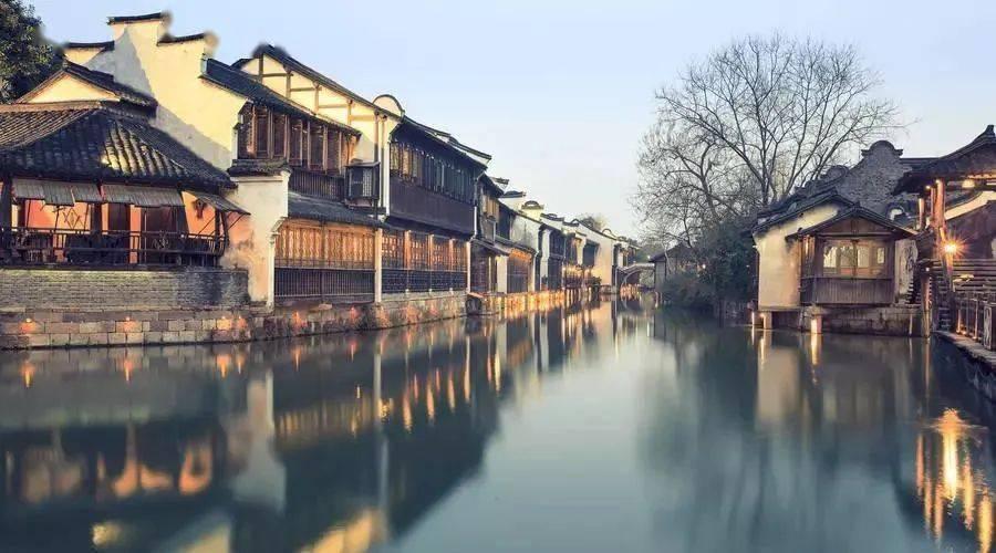 一辆载有16名中国游客的客车在吉隆坡云顶地区发生事故 2人受伤送医